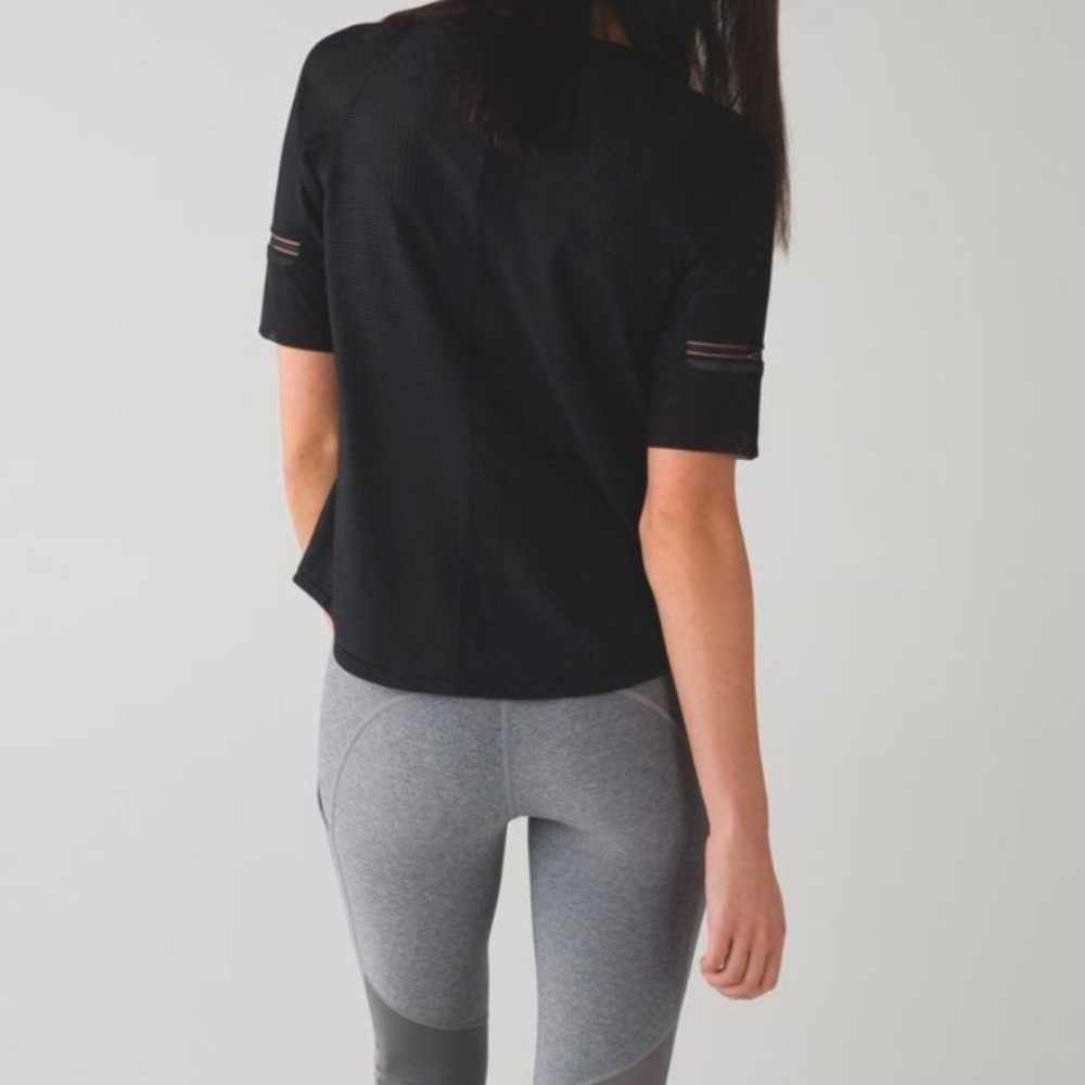 Lululemon • Var-City 1/2 Sleeve Black Mesh Jersey Top - Picture 5 of 10